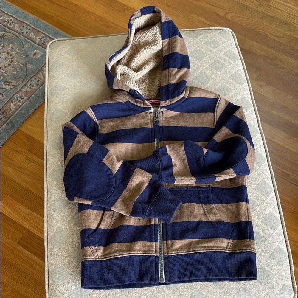 Hanna Andersson size 5 hooded lined sweatshirt.